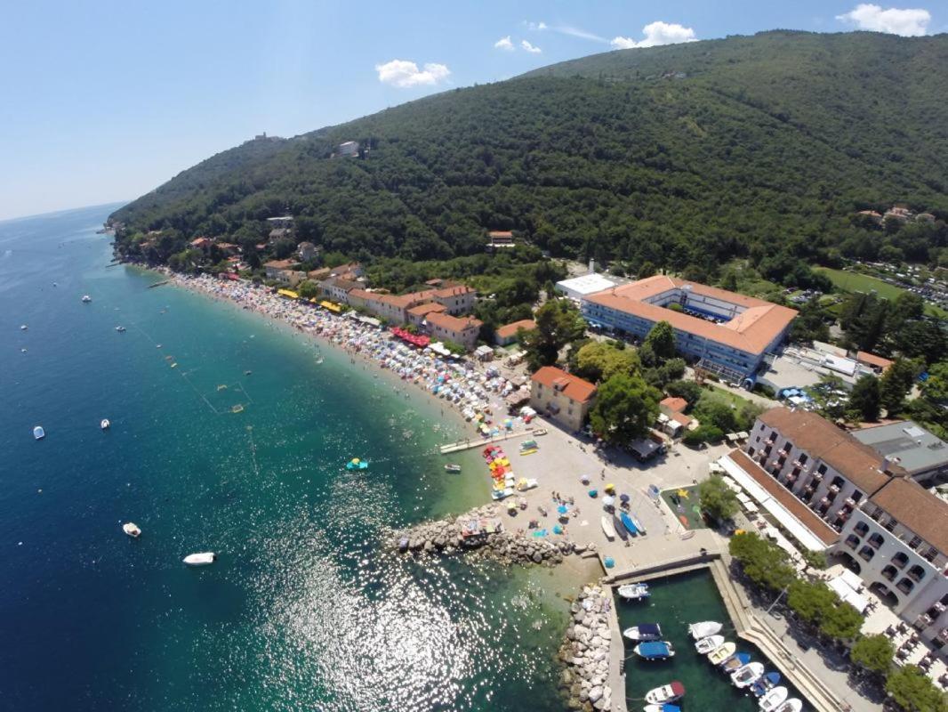 Apartments Near The Beach, With Terraces And Seaview At House B. Moscenicka Draga Luaran gambar